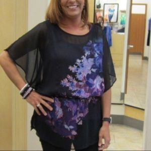 Adorable Sheer Floral Top in perfect condition